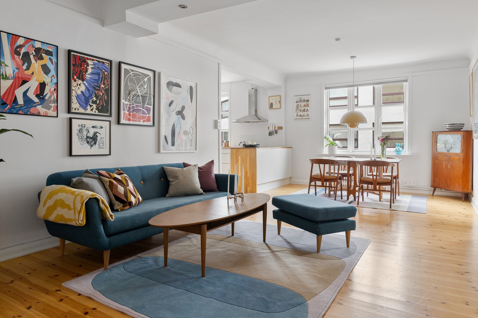 Dette er en lys, attraktiv og romslig 4-roms selveier på 110 kvm i 2. etasje Galleribilde