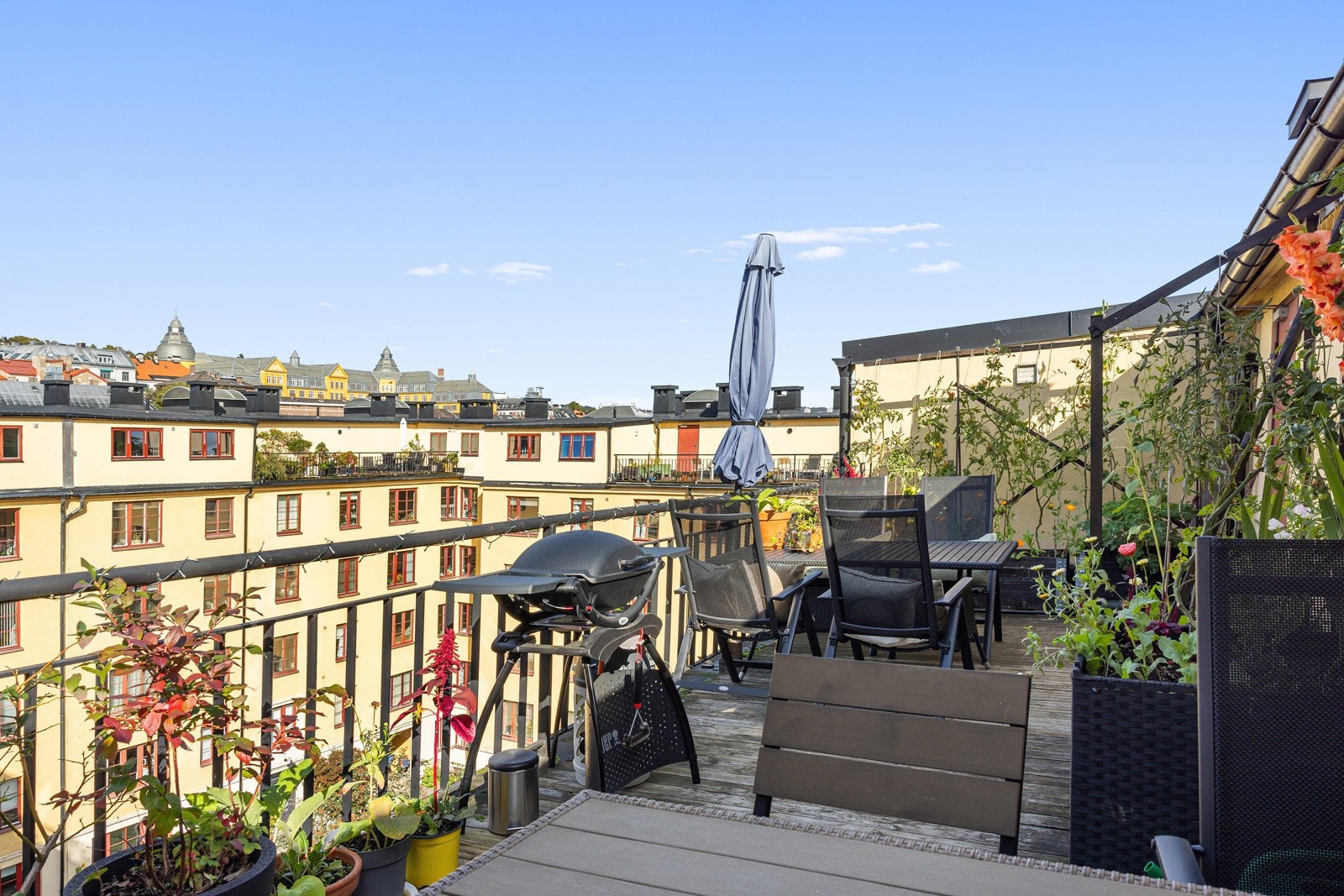 Stor takterrasse til bruk for beboere Galleribilde