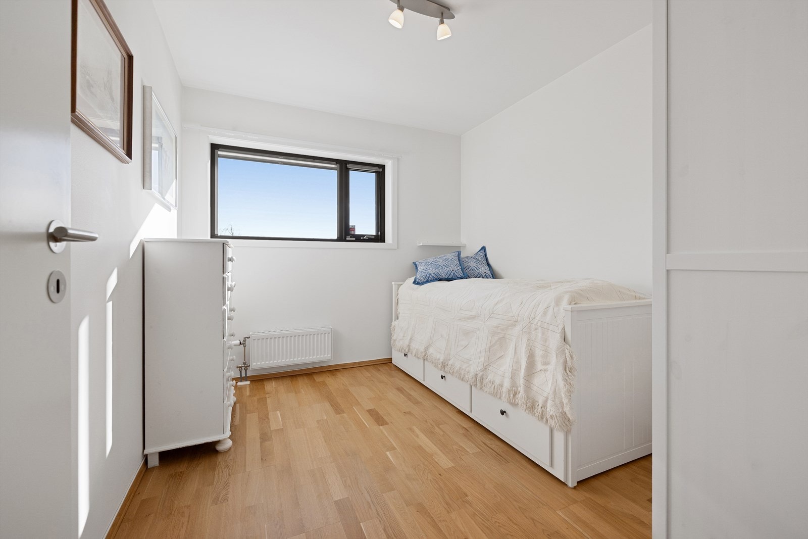 Soverom 3 er innredet med garderobeskap, samt har god plass til seng, kommode e.l. Galleribilde