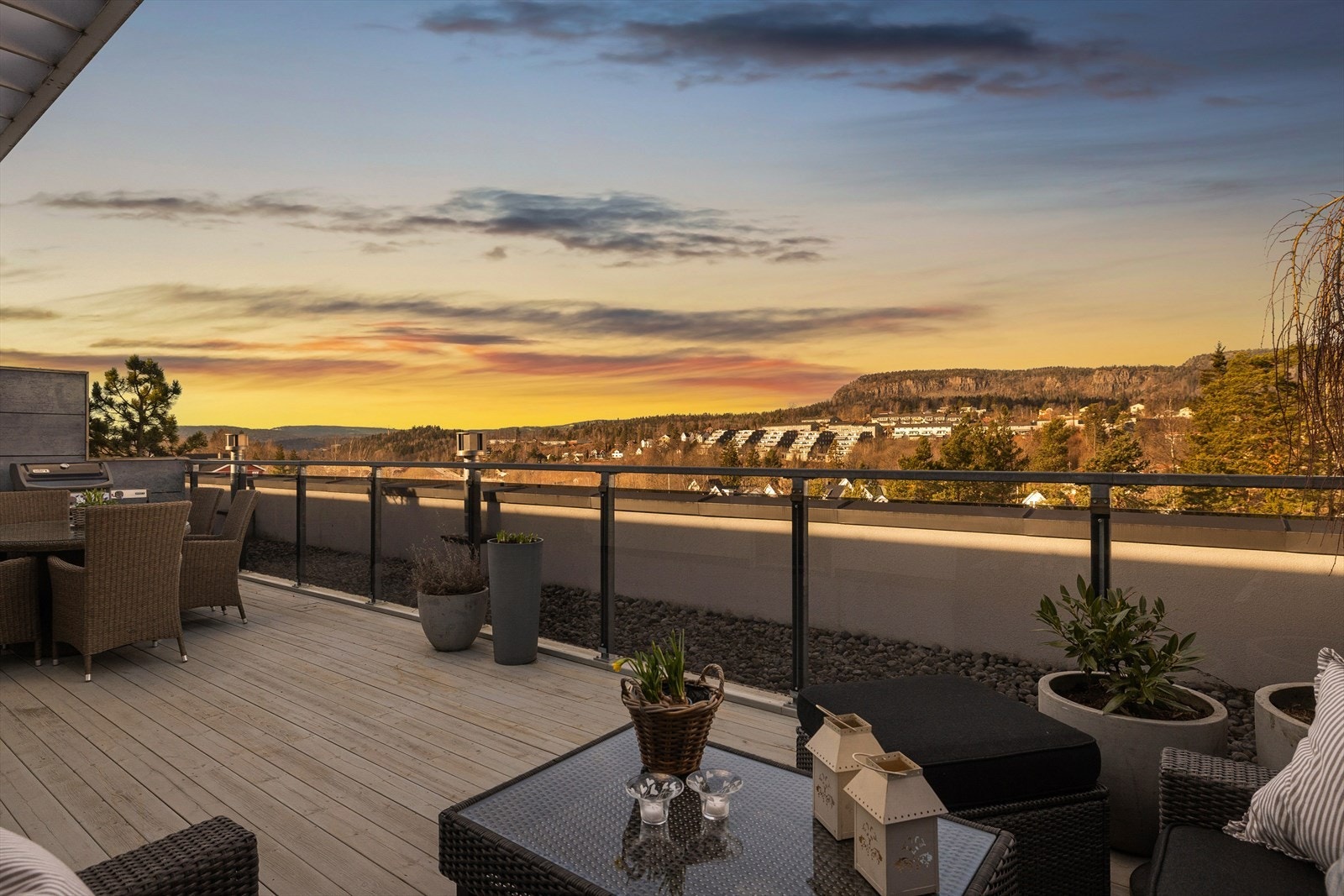 Velkommen til Kirkeveien 71A - 4-roms toppleilighet med stor og solrik takterrasse og nydelig utsikt! Galleribilde