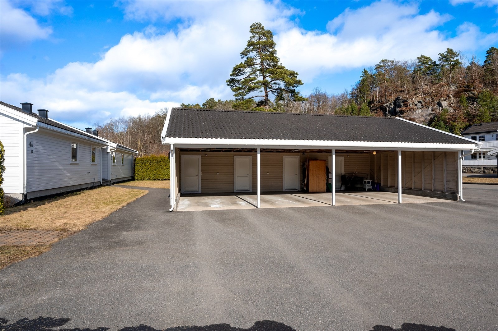Carport med tilhørende sportsbod Galleribilde
