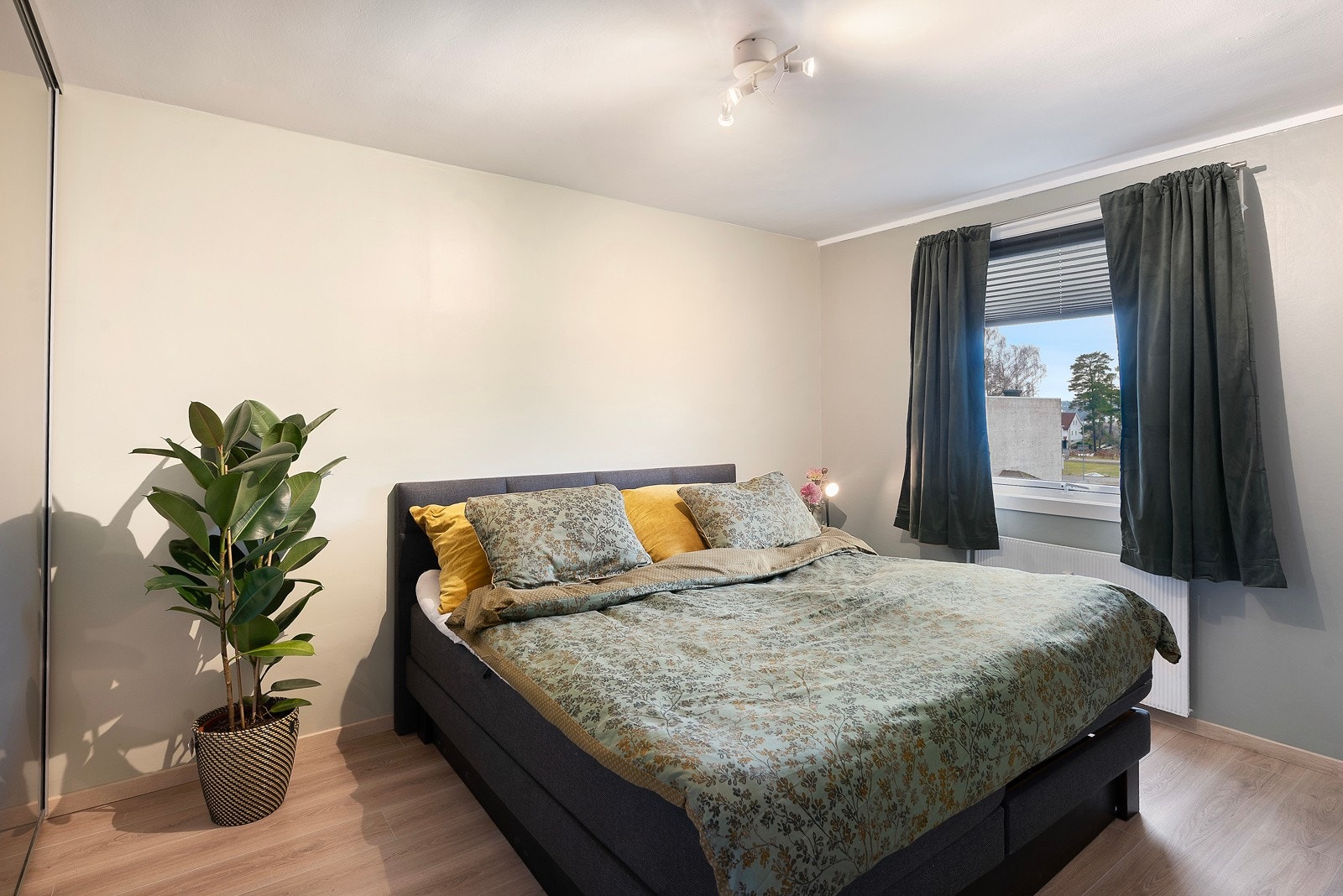 Leiligheten inneholder to fine soverom Galleribilde