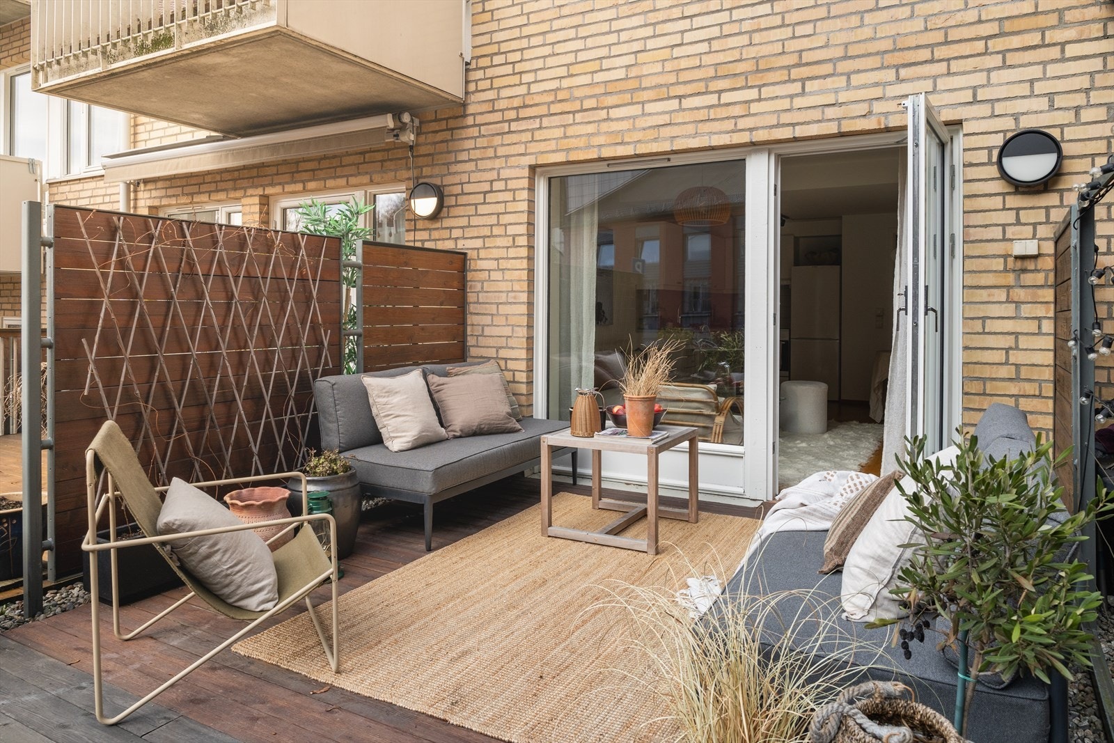 Herlig privat markterasse med utgang fra stuen Galleribilde