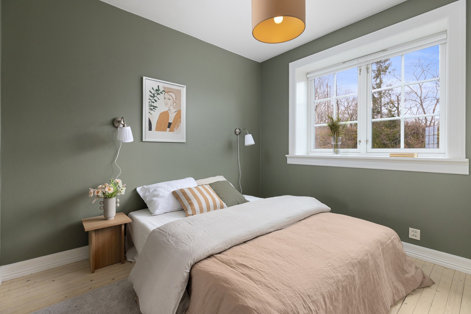 Leiligheten har to soverom, begge med god plass og gode oppbevaringsmuligheter. Galleribilde