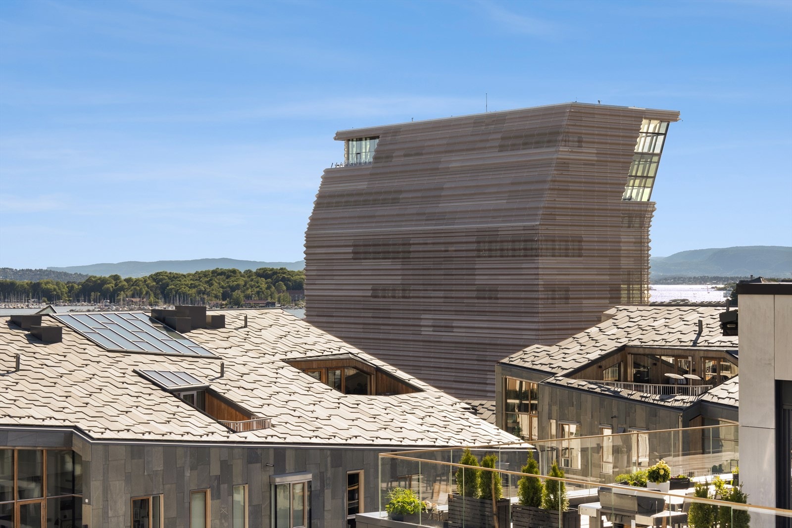 Flott utsikt mot Oslofjorden, Munchmuseet, Hovedøya, innseilingen m.m. Galleribilde