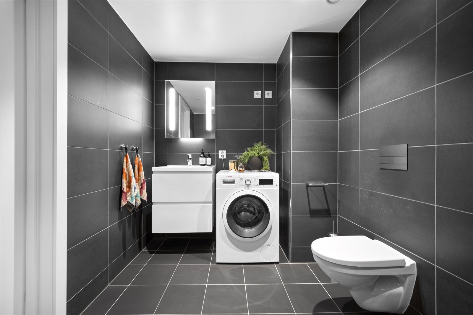 Servant med underskap og speil med belysning Galleribilde