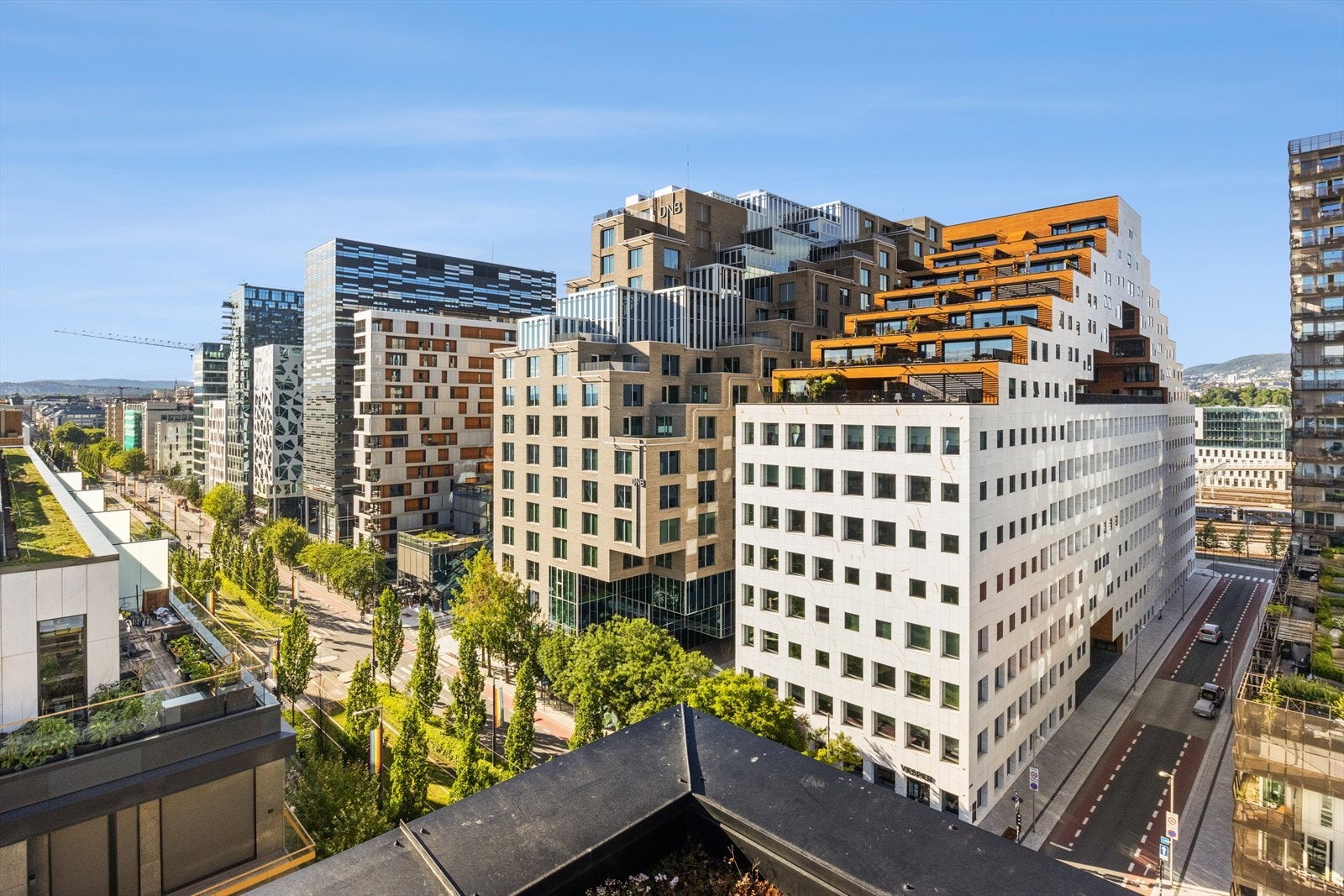 Sentral og fin plassering med gangavstand til "alt" området har å by på Galleribilde