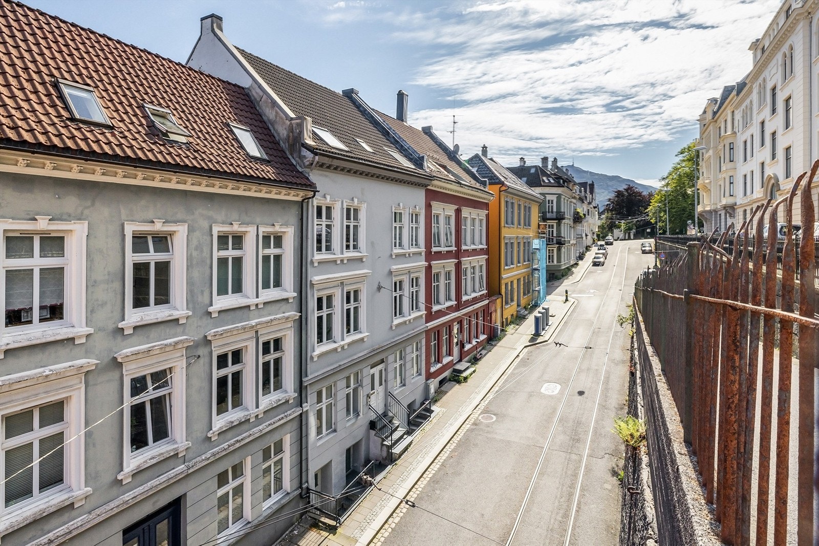 Eiendomsmegler Christer Haugen inviterer deg til visning på denne lekre leilighet - midt i byen mellom de 7 fjell Galleribilde
