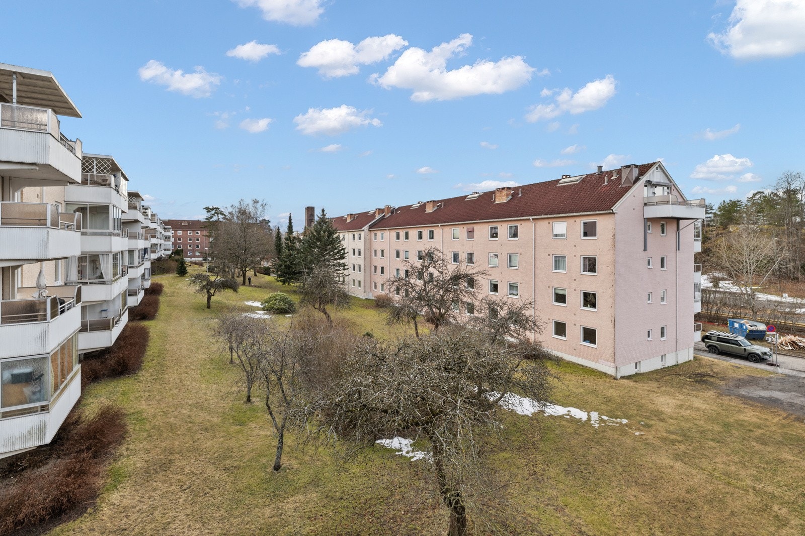 Fint utsyn over borettslagets grøntområder. Galleribilde