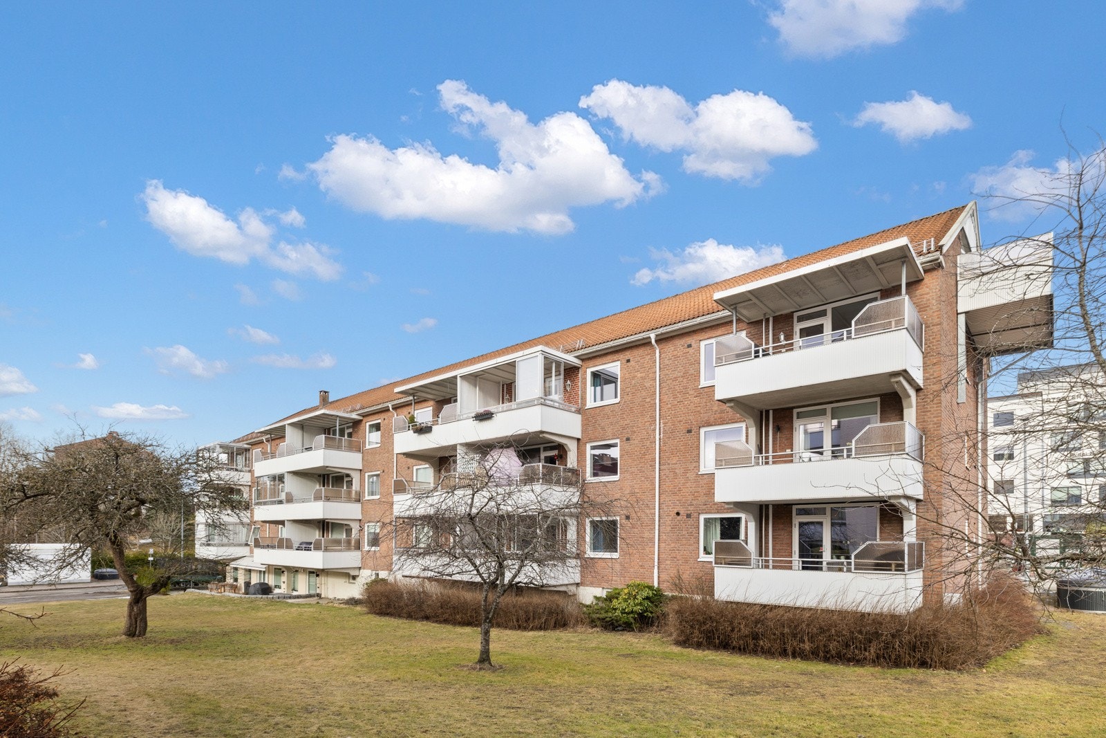 Brl. består av 356 andelsleiligheter fordelt på 12 bygninger. Galleribilde