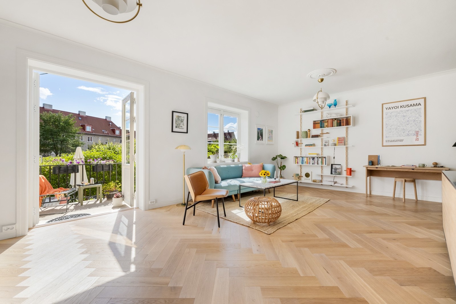 Både vinduet og den tofløyede terrassedøren, i stilkopi Hagebyen, ble satt inn i 2021. Galleribilde