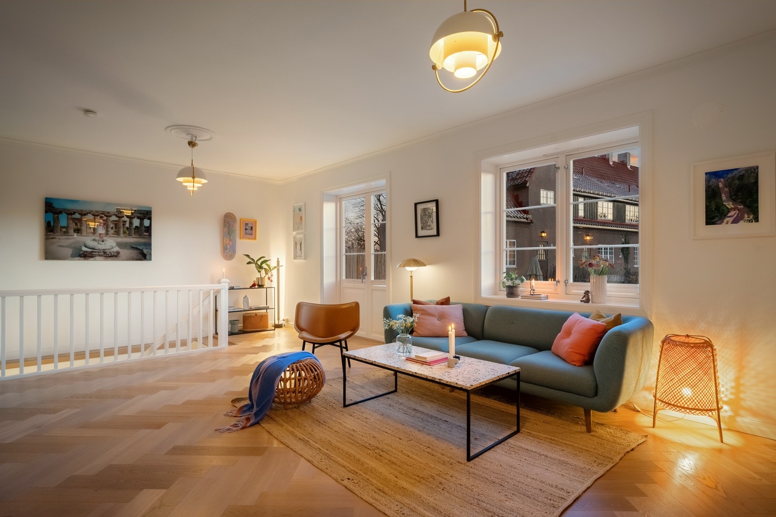 Dette er et flott, stilfullt hjem over to etasjer hvor historisk sjarm møter moderne komfort. Galleribilde