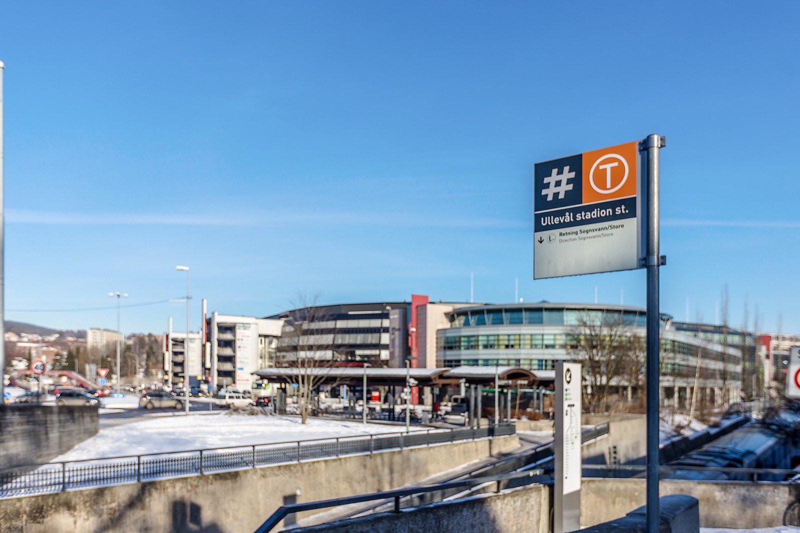 Kort vei til Ullevål stadion med idrettsanlegg, kjøpesenter og T-baneforbindelse. Galleribilde