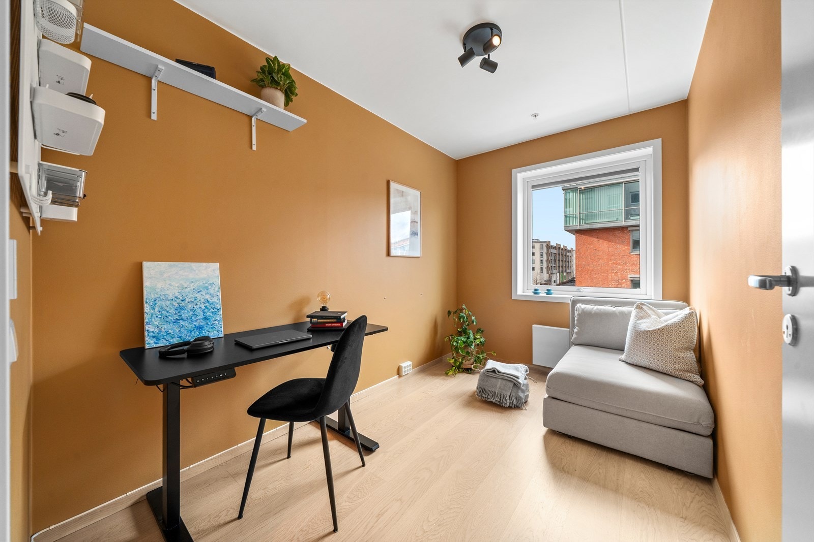 Hjemmekontor, gjesteseng eller barnerom. Dette rommet har flere bruksmuligheter. Galleribilde