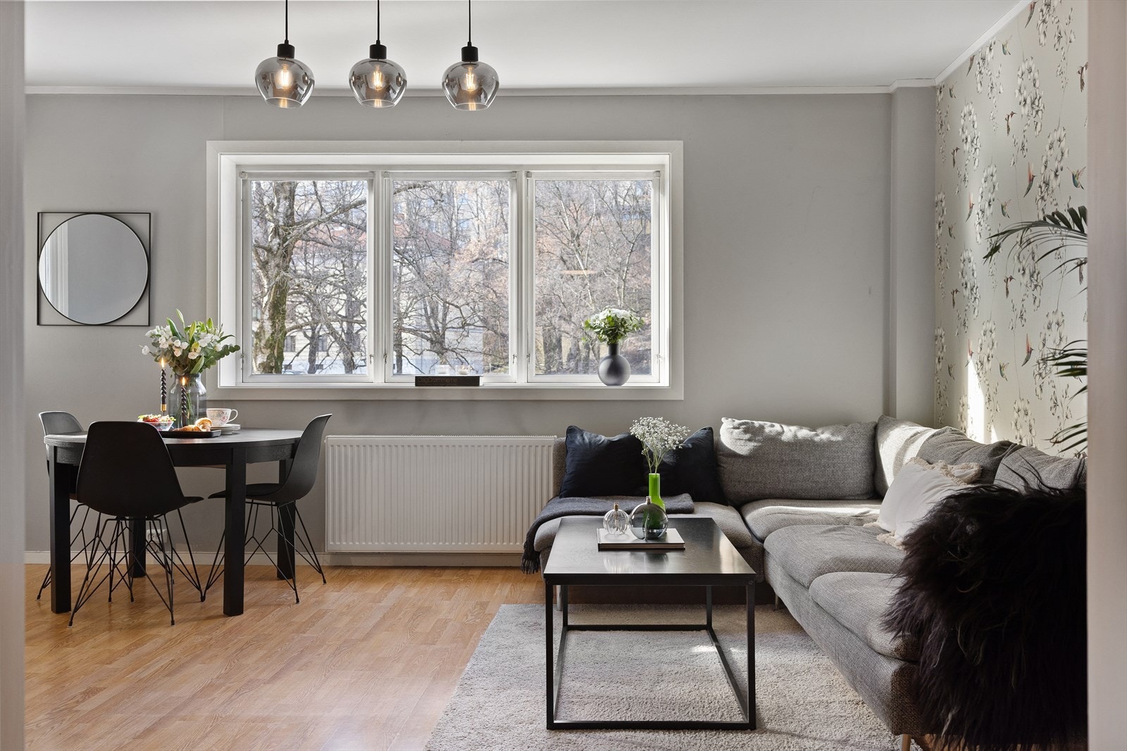 Velkommen til Uelands gate 59E! Denne lyse og innbydende 3-romsleiligheten i 2. etasje har to balkonger og en attraktiv beliggenhet ved ettertraktede Alexander Kiellands plass. Galleribilde