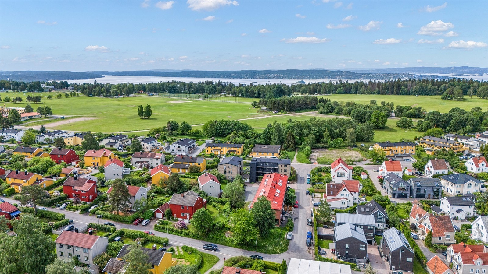 Umiddelbar nærhet (kun ca 100 meter) til de unike friområdene på Ekebergsletta og skogsområdene rundt Galleribilde