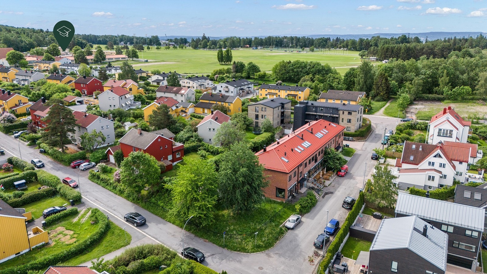 Eiendommen ligger flott til i et populært og barnevennlig boligområde i Ekeberg hageby. Kun noen få minutter å gå til Ekeberg skole Galleribilde