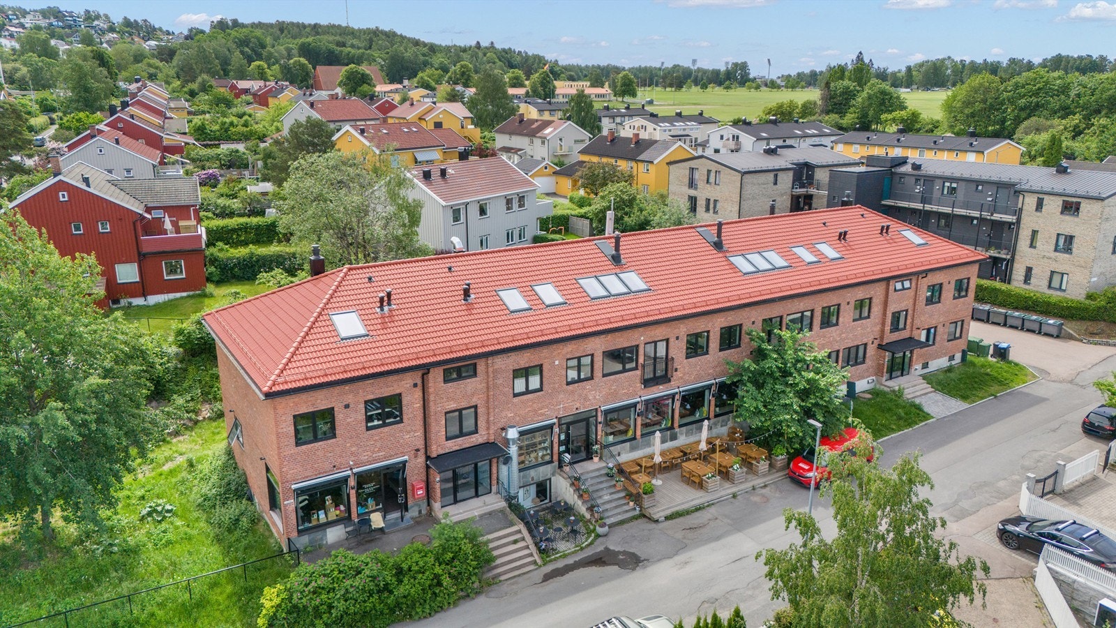 Ballplassveien 2-6. Bygget ble oppgradert i 2023 med nytt tak, nye takrenner/nedløp, ny drenering og lagt radonsperre. Felles trappeoppgang ble pusset opp i 2024 Galleribilde