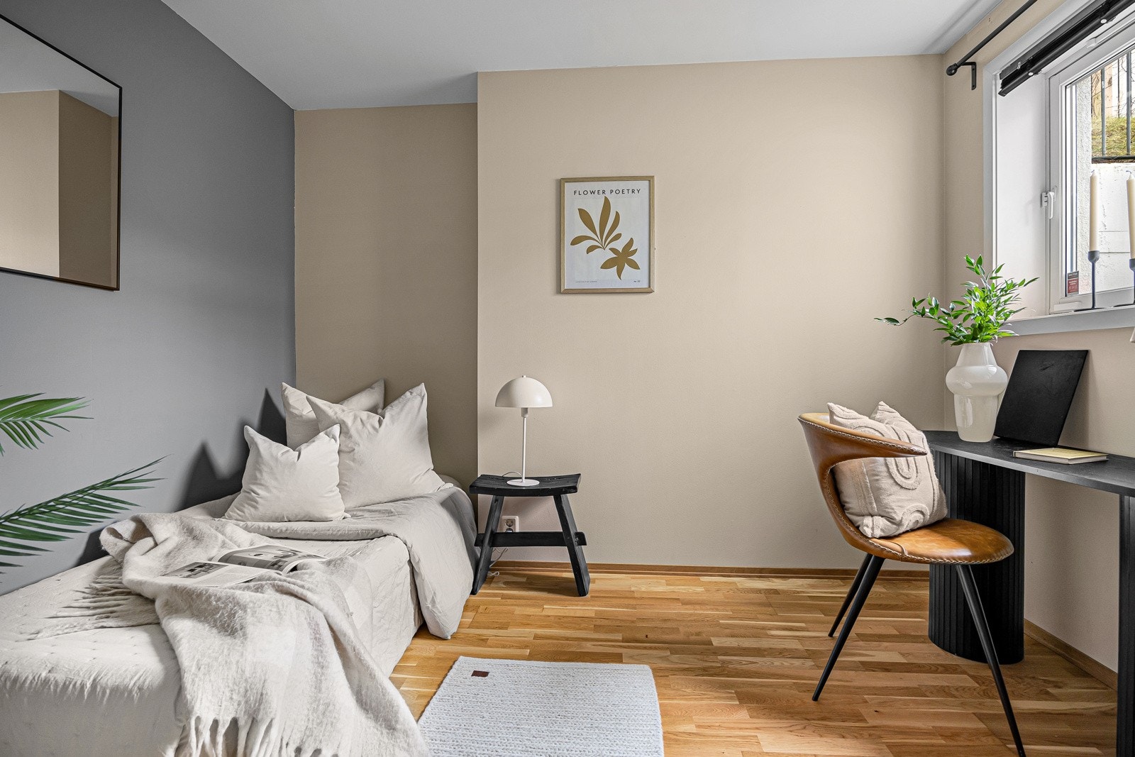 Soverom 2 er perfekt som gjesterom/kontor Galleribilde