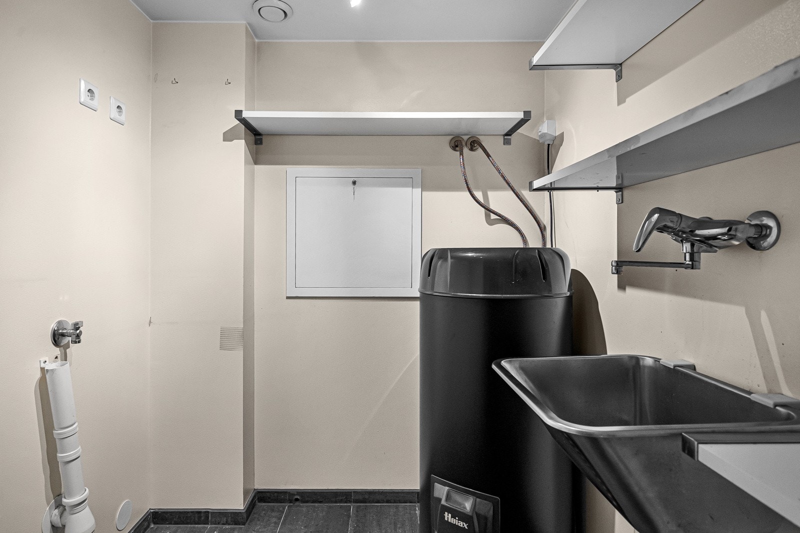 Vaskerom/teknisk rom inne leiligheten Galleribilde