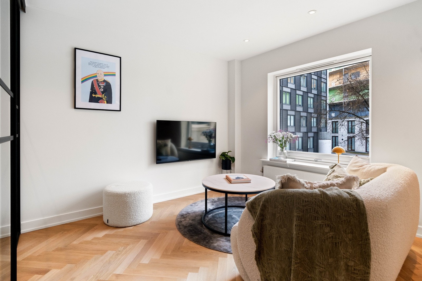 Varmtvann, oppvarming, TV-og internett grunnpakke er blant annet inkludert i felleskostnadene. Selger har kun brukt 1013 kWh strøm i hele 2024! Galleribilde