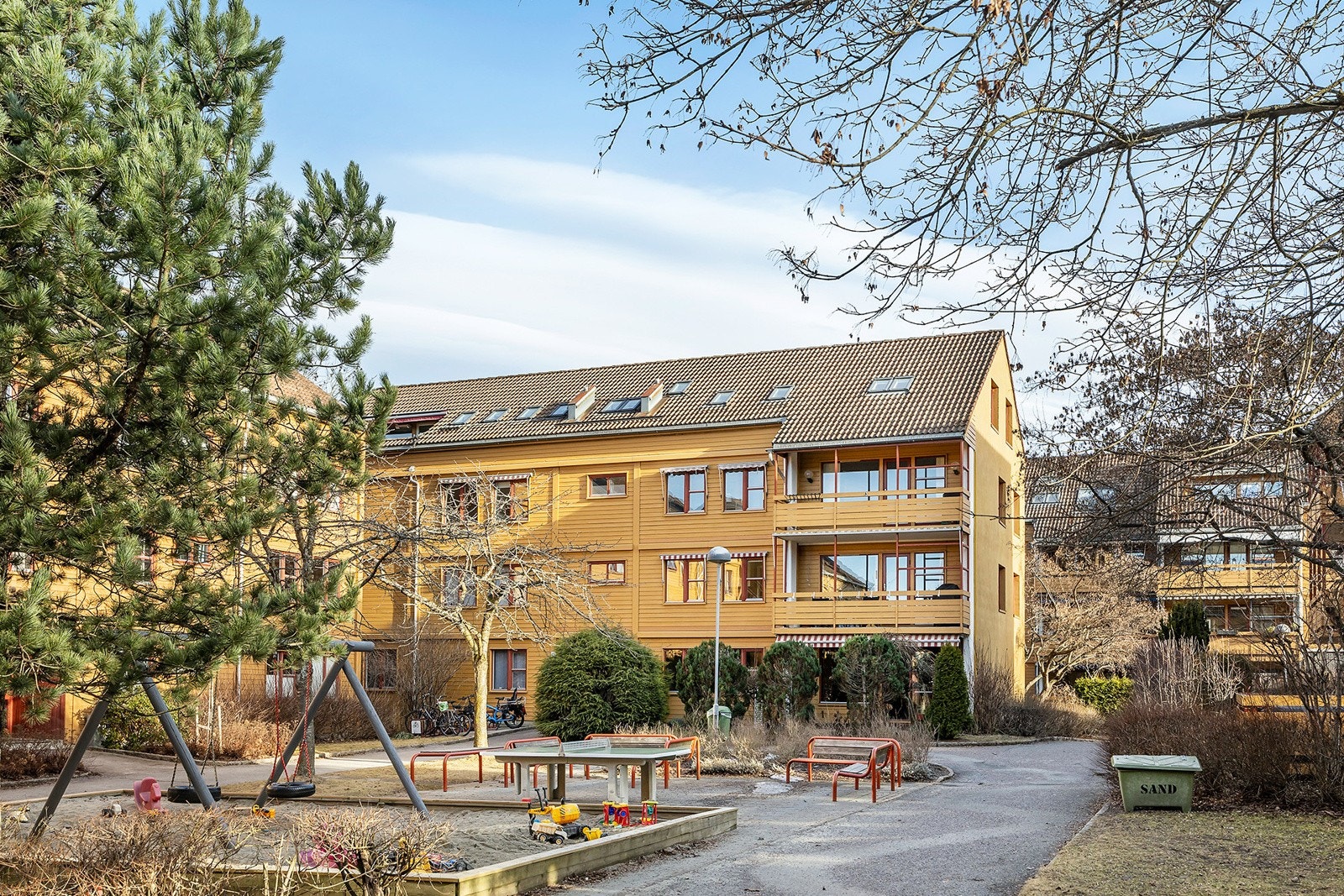 Velkommen til visning i Skøyenveien 89! Stor endeleilighet med trappefri adkomst i 1. etasje. Galleribilde