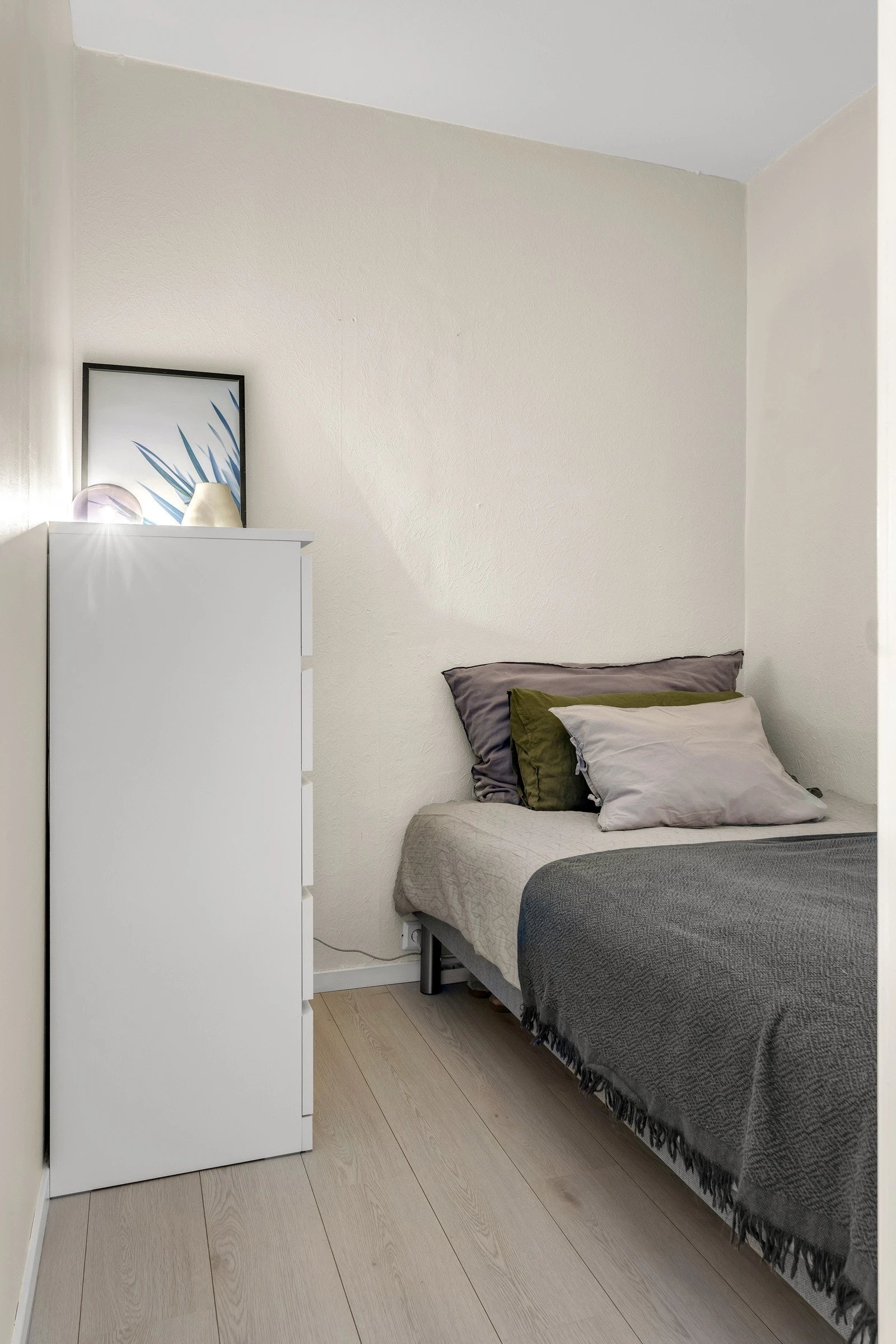 Tidligere bilde av alkoven - Det er også mulig å ha sengen motsatt vei ved ønske om et skap/kommode på rommet og mindre seng. Galleribilde