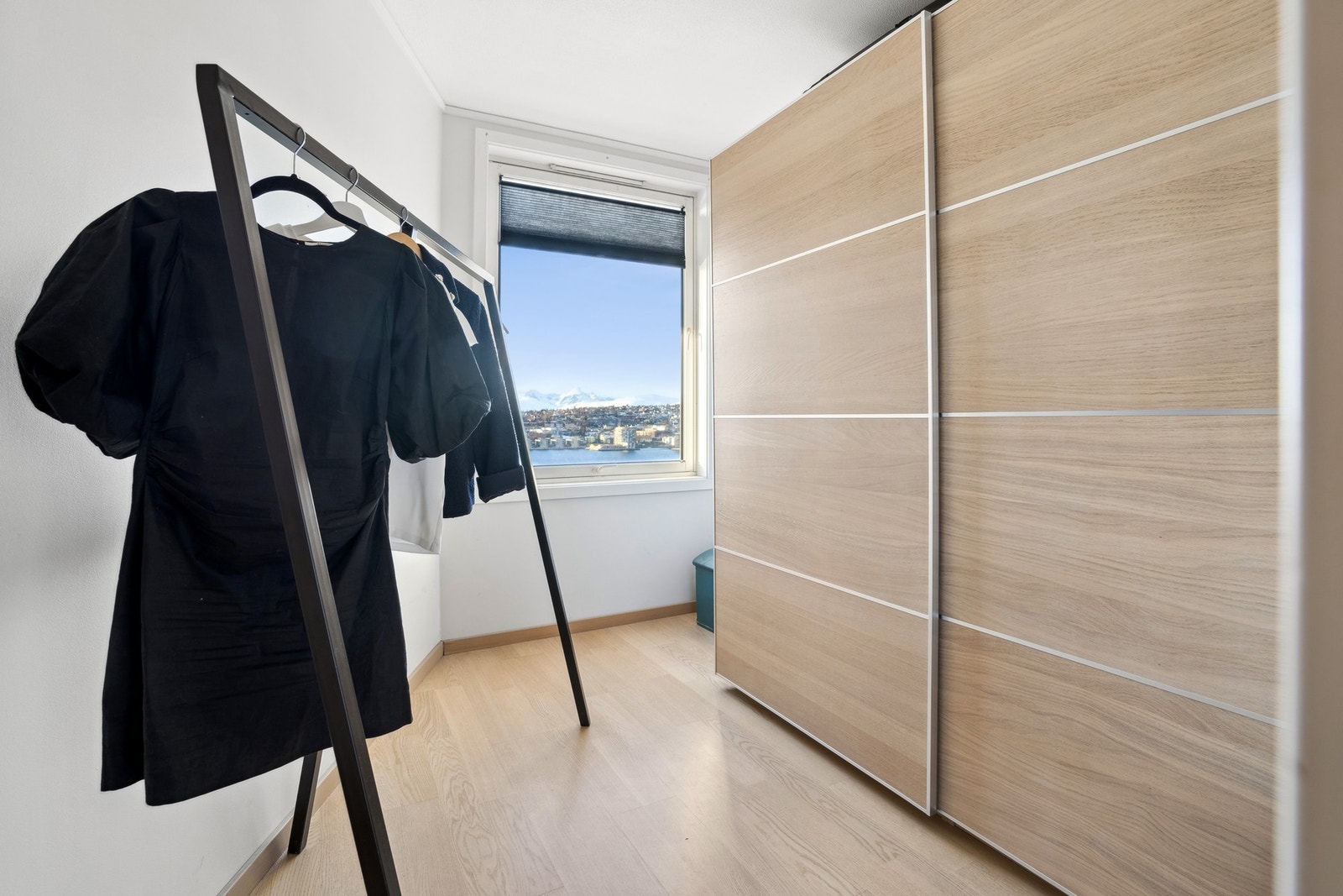 Og i den andre delen får du en flott garderobeløsning. Galleribilde