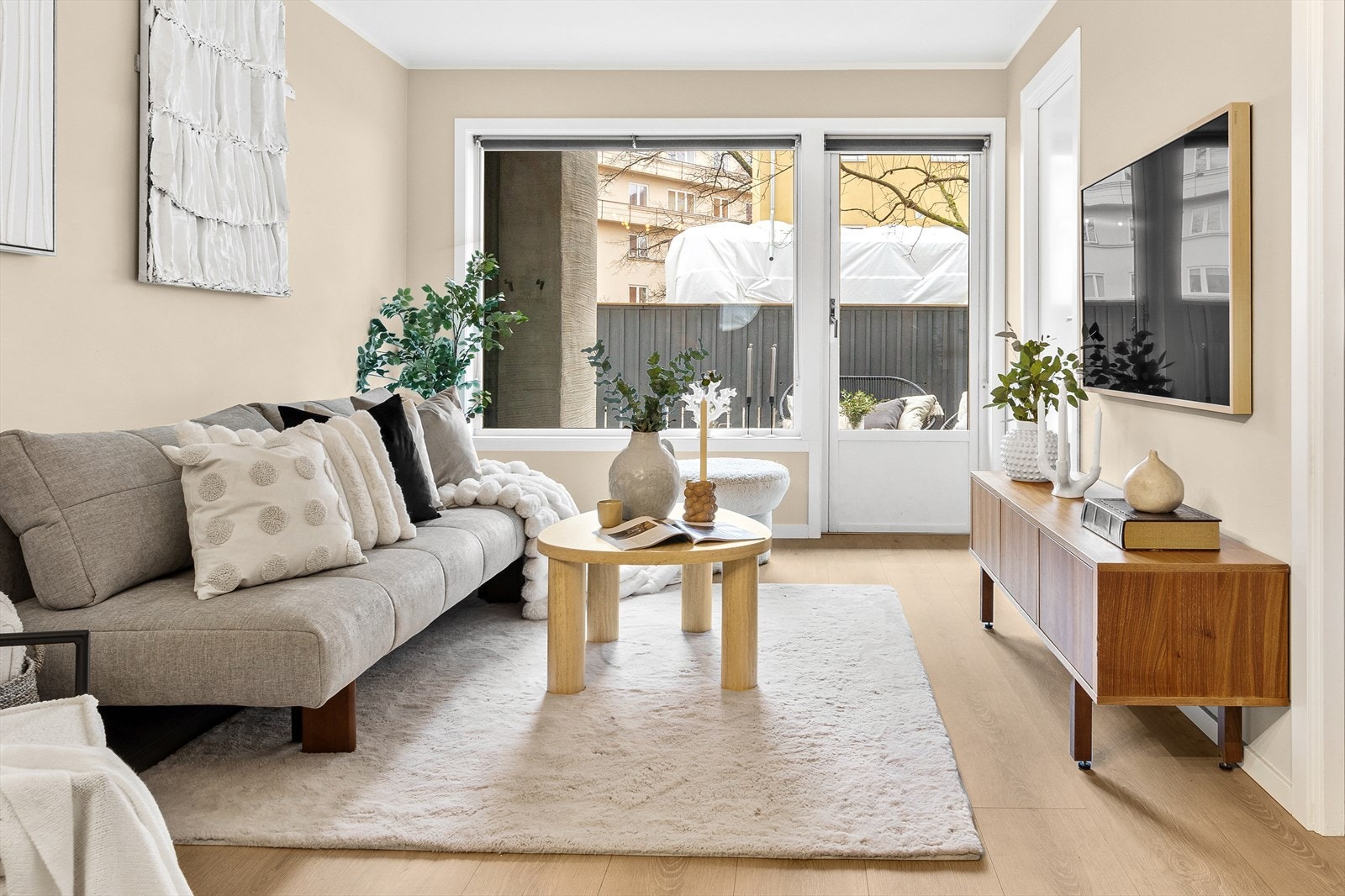 Koselig stue med utgang til den herlige terrassen på hele 22 m². Galleribilde