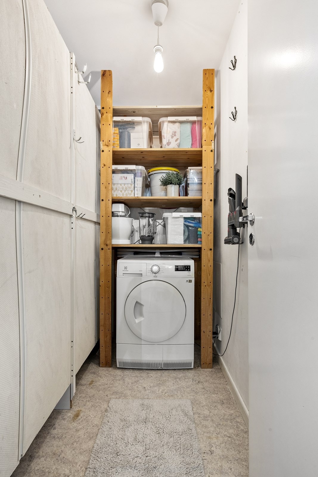 Meget praktisk innvendig bod for lagring. I tillegg medfølger én kjellerbod på 3,48 m². Galleribilde