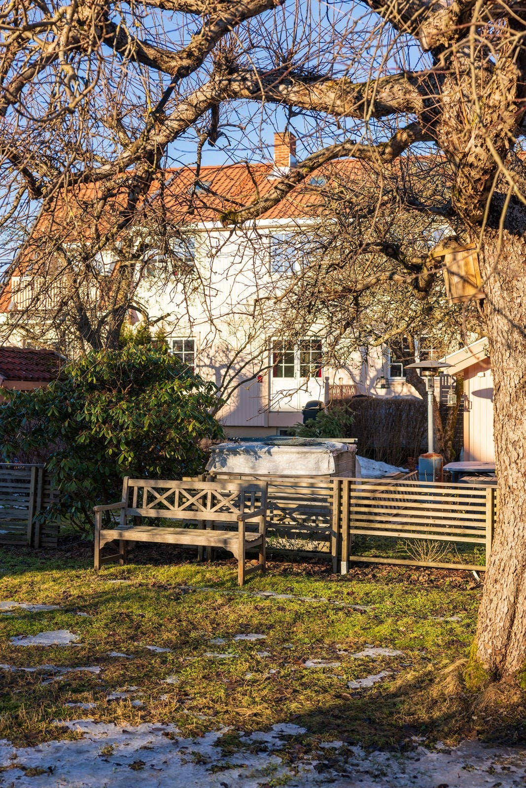 Her bor man i barnevennlig og flotte omgivelser rundt seg i et sjarmerende nabolag Galleribilde