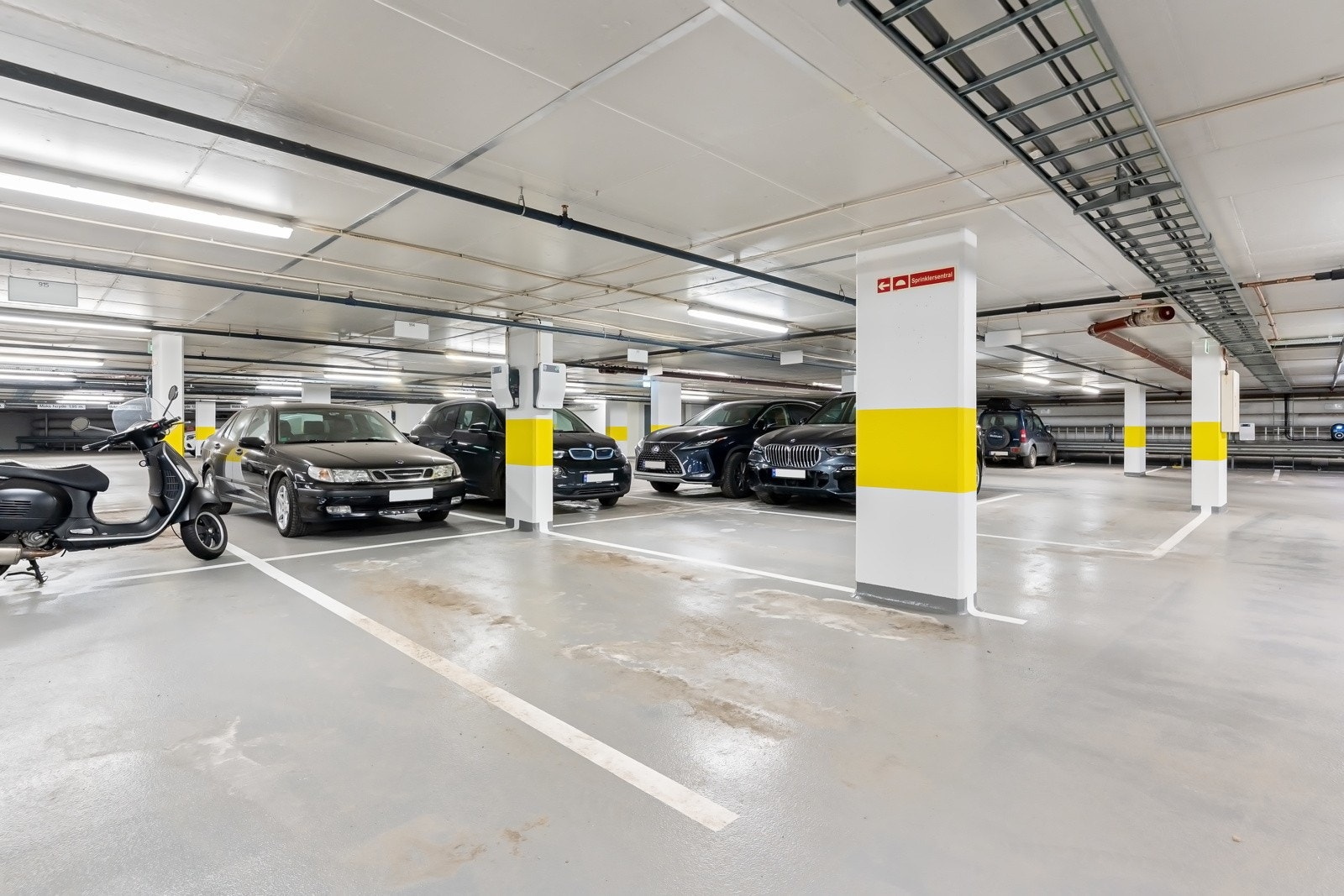 Til leiligheten medfølger kjellerbod på 5 m² og garasjeplass. Galleribilde