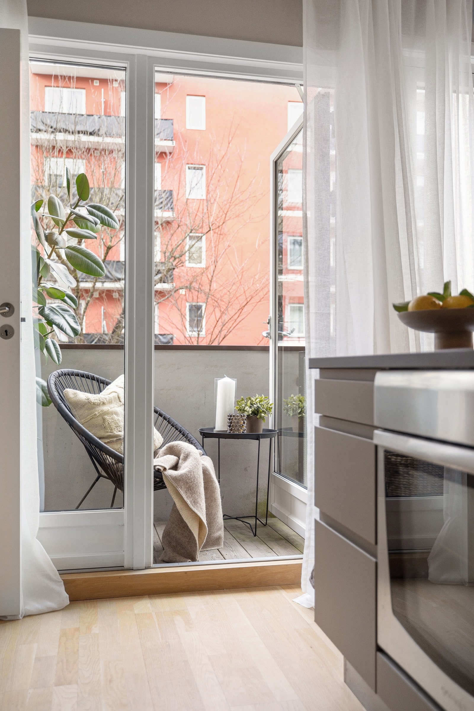 Utgang til din egen, vestvendte balkong. Galleribilde