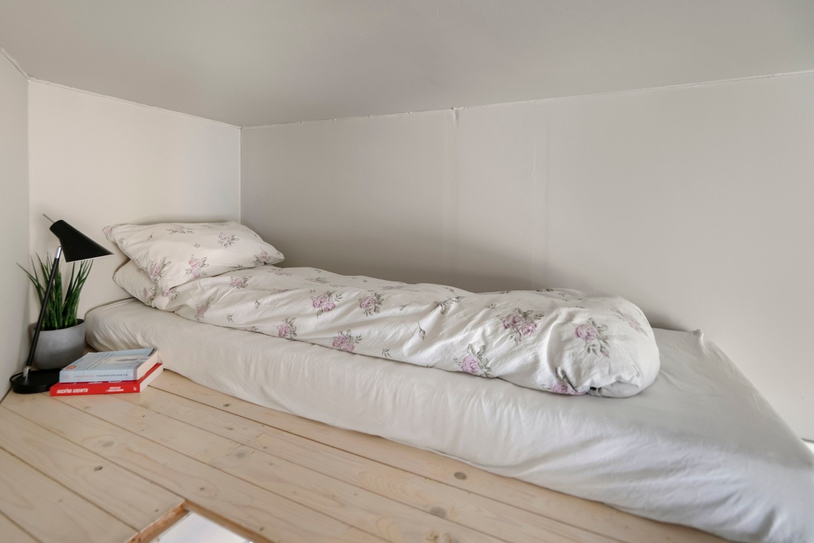 Hemsen kan utnyttes til alt etter behov som ekstra sengeplass, oppbevaring osv. Galleribilde