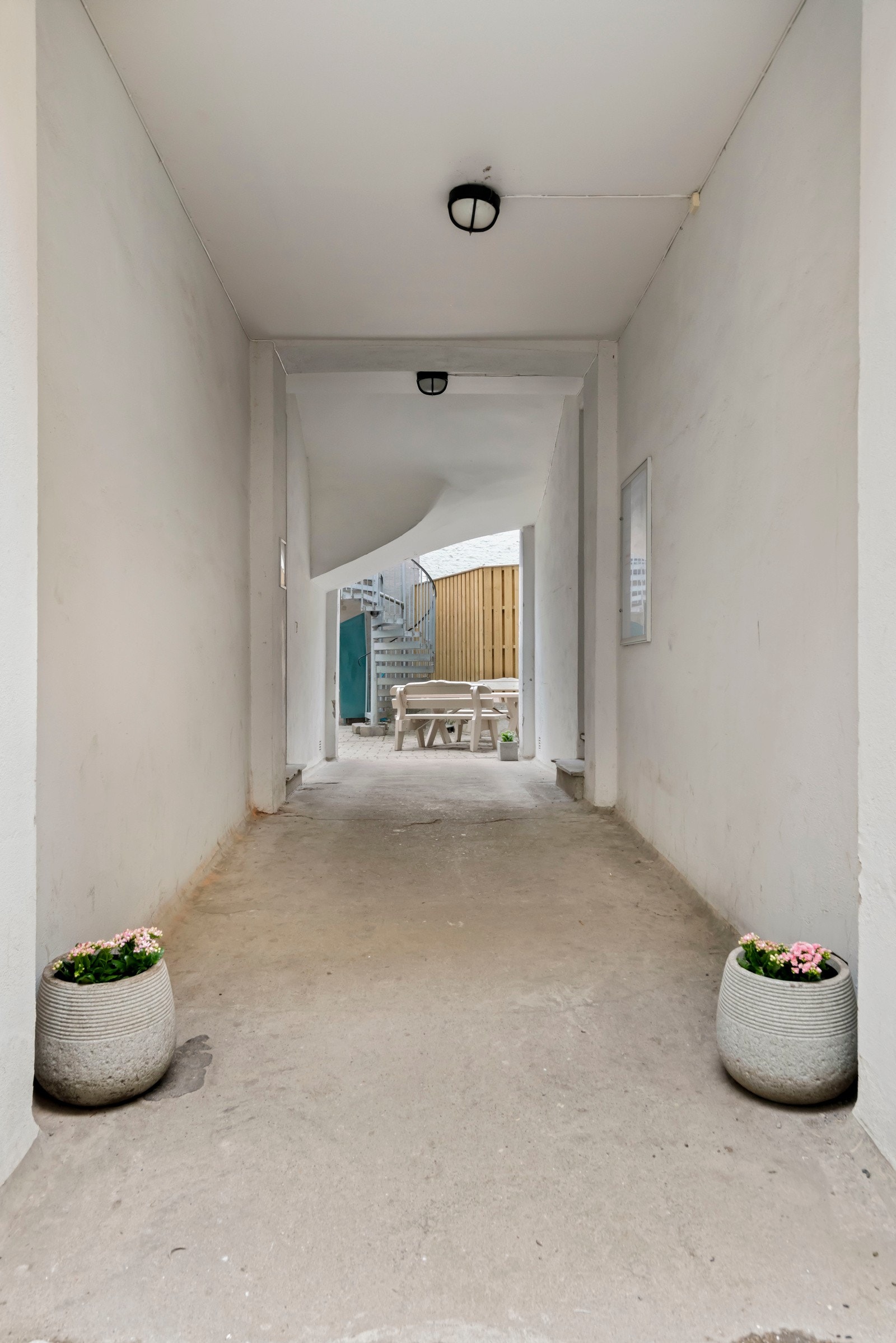 Bygget fremstår som vedlikeholdt, og byr ellers på et godt naboskap. Galleribilde