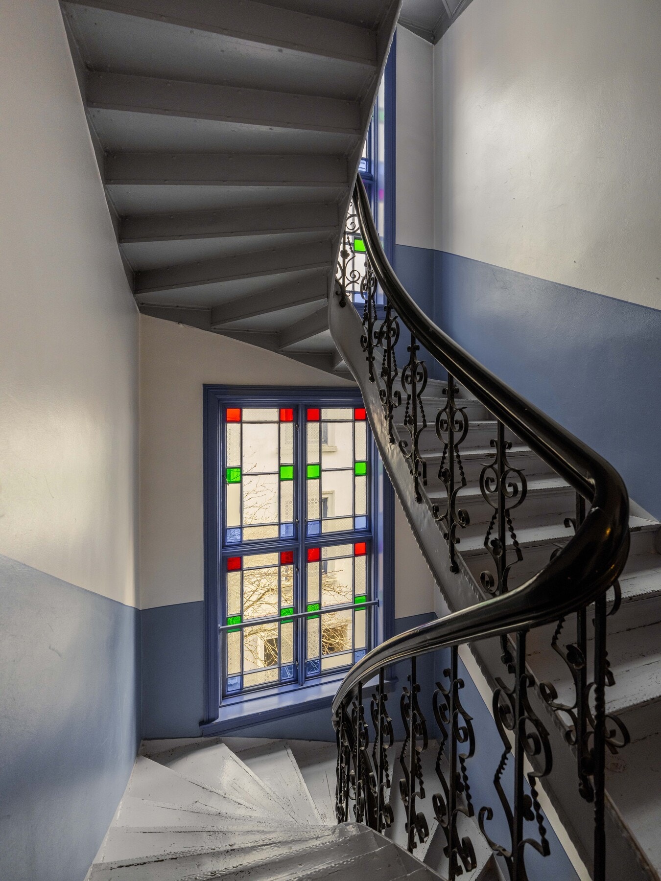 Trapperommet er av den romslige og klassiske typen. Galleribilde