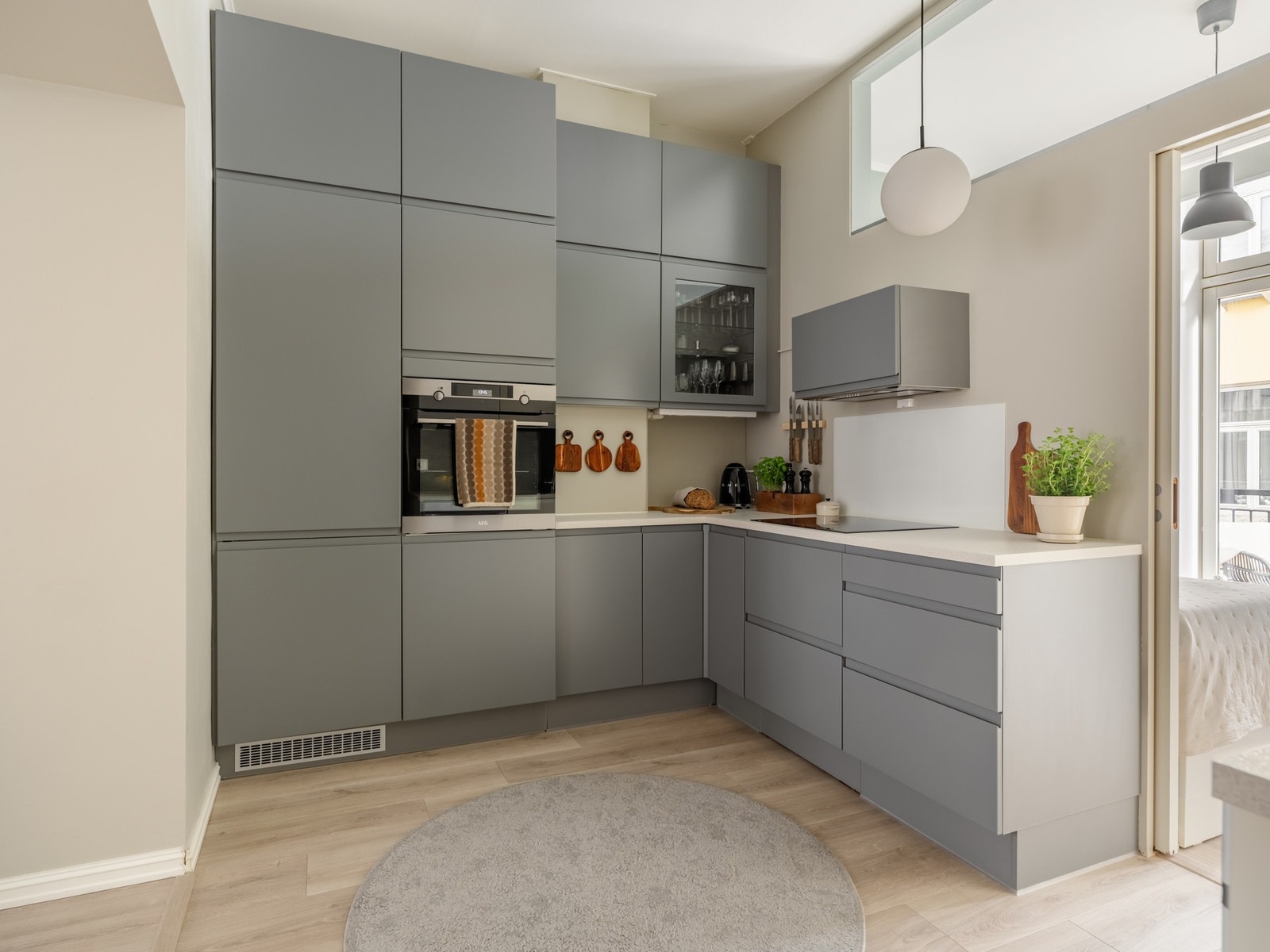 Fint lagt opp, med masse skapplass. Galleribilde