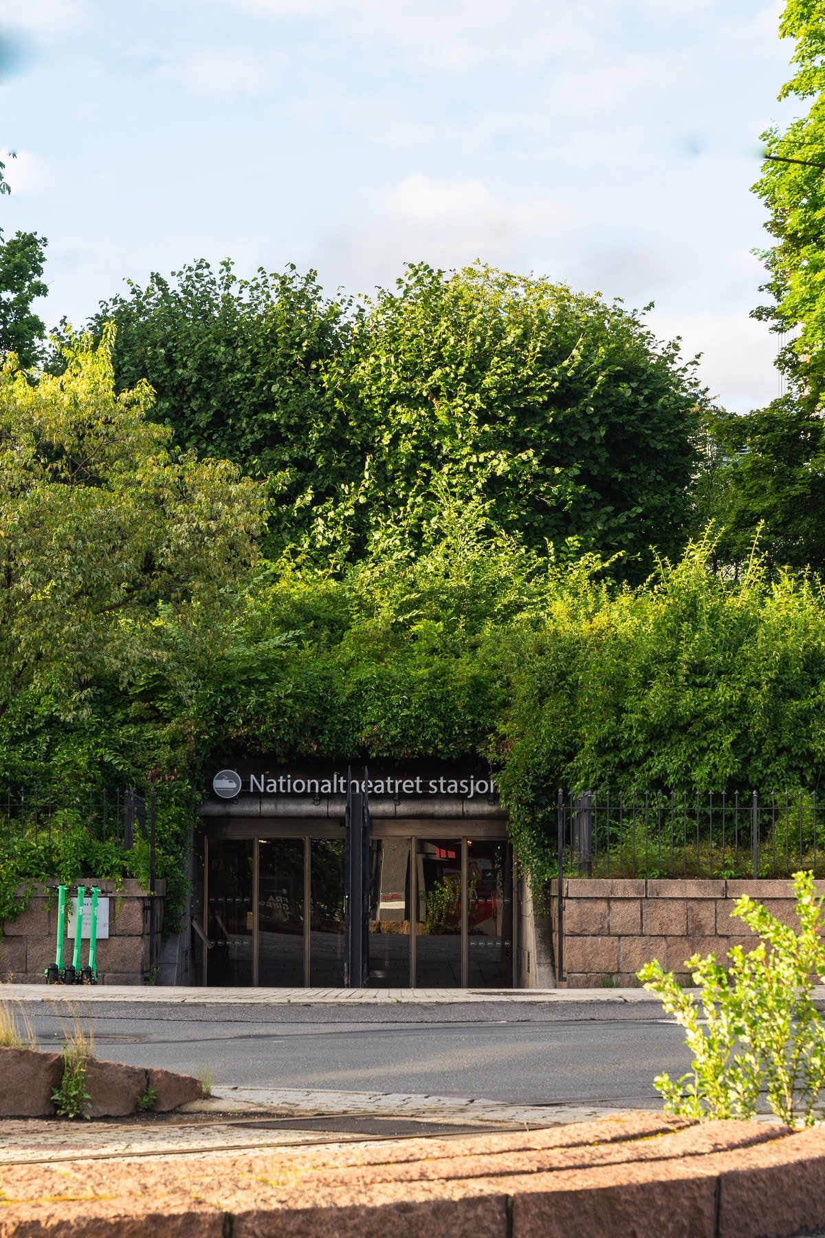 Her bor man kort avstand til Nationaltheatret med tog og T-bane. Galleribilde