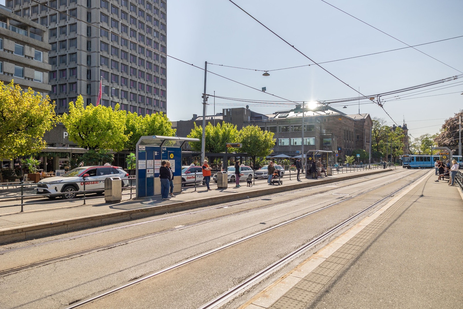 Solli plass med flere linjer for både trikk og buss. Galleribilde