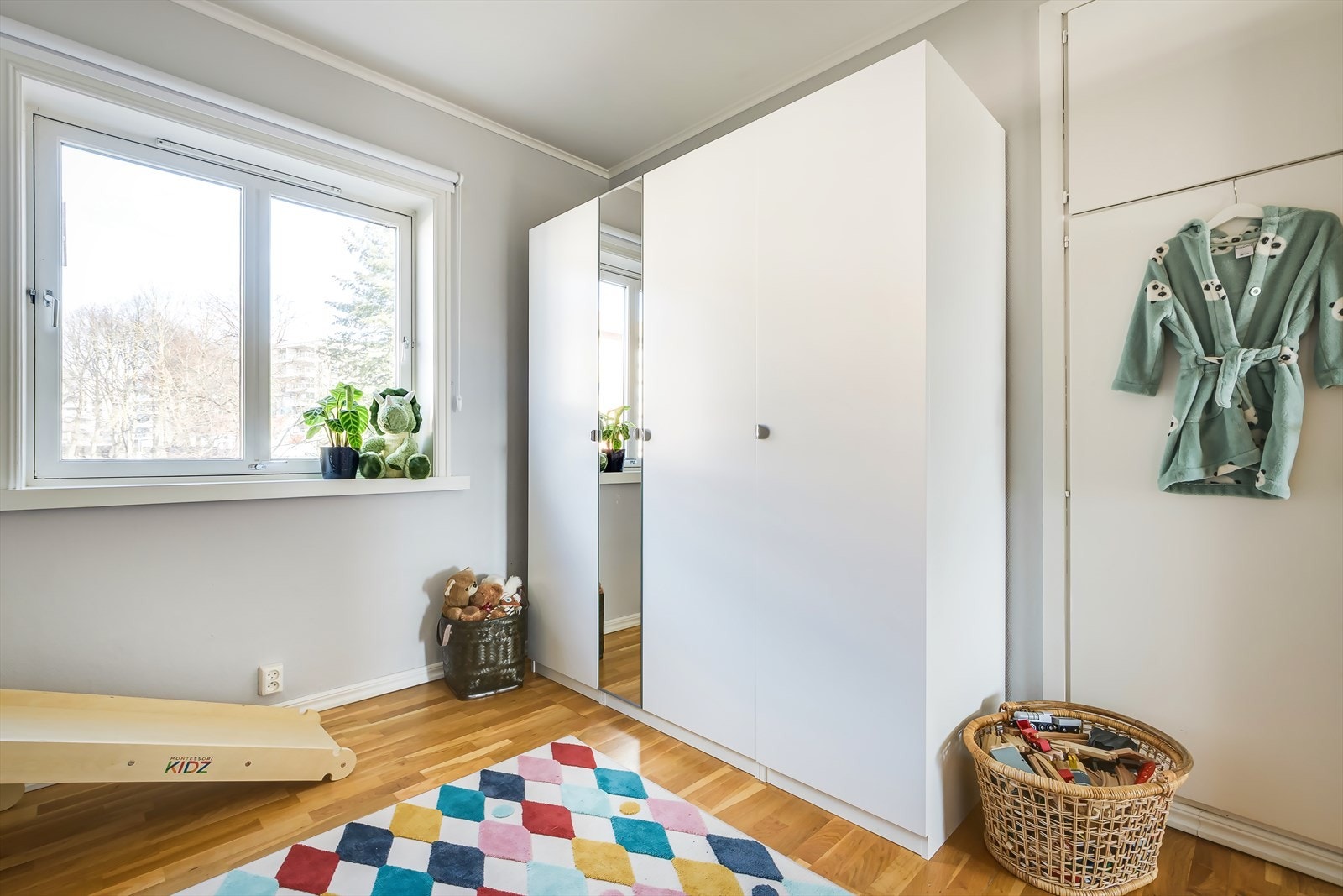 Rommet har flere innredningsmuligheter og passer utmerket som gjesteværelse, barnerom eller kontor Galleribilde