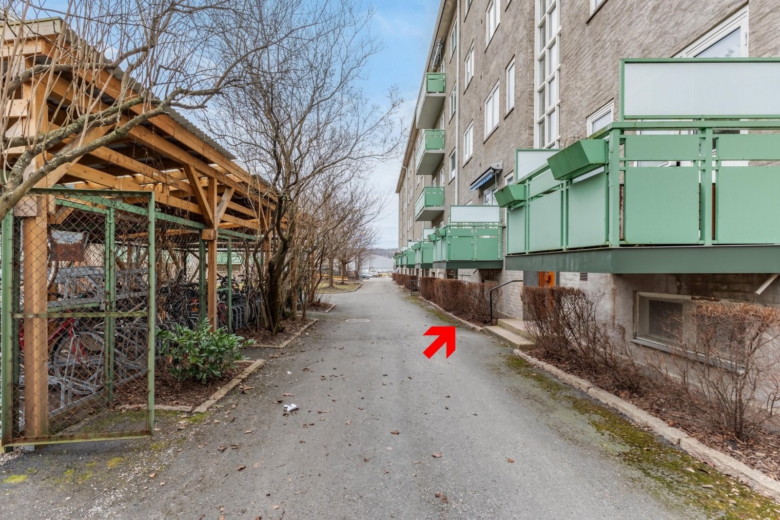 Høy 1.etasje uten direkte innsyn. Galleribilde