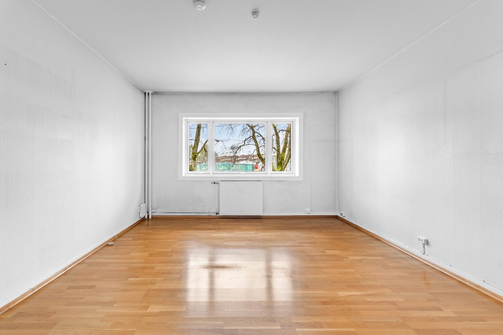 En gjennomgående 2-roms med behov for oppussing. Galleribilde