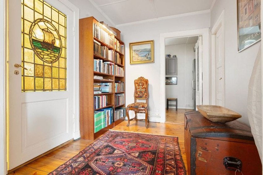 Mellomgang fra stuen til kjøkken Galleribilde