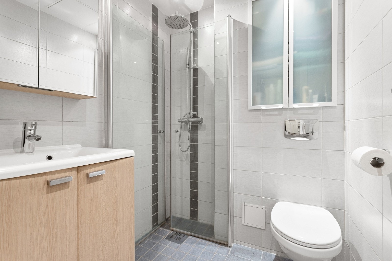 Flislagt baderom med varmekabler Galleribilde