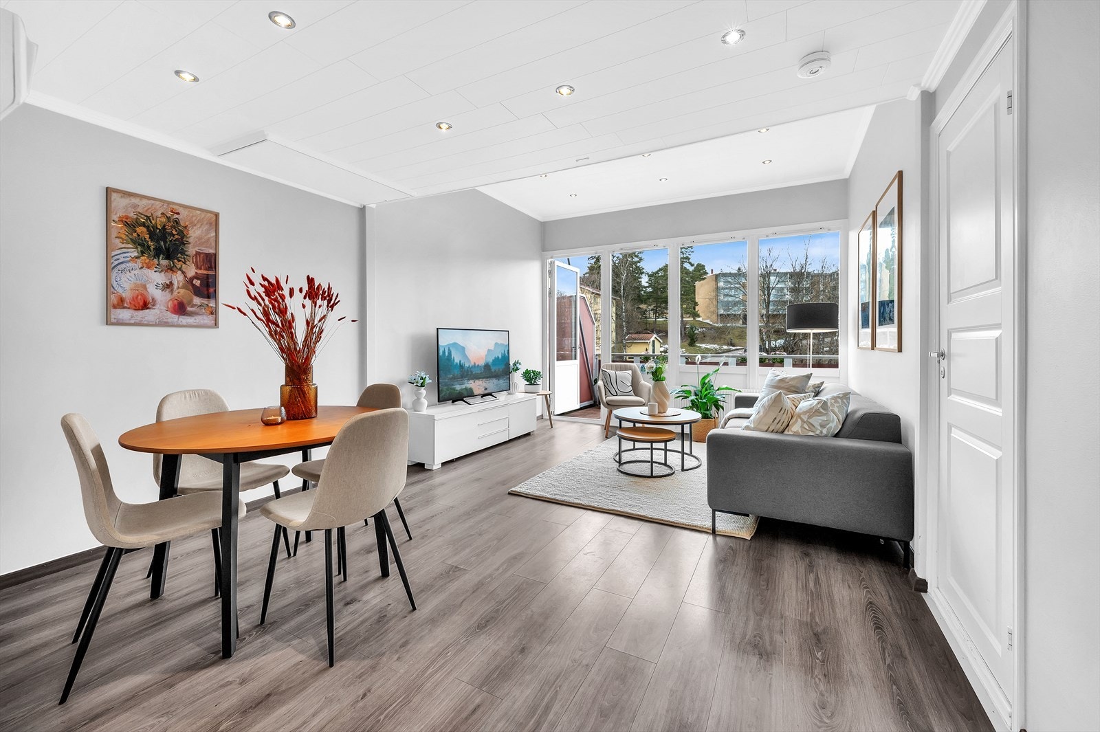 Lys og hyggelig stue. Galleribilde