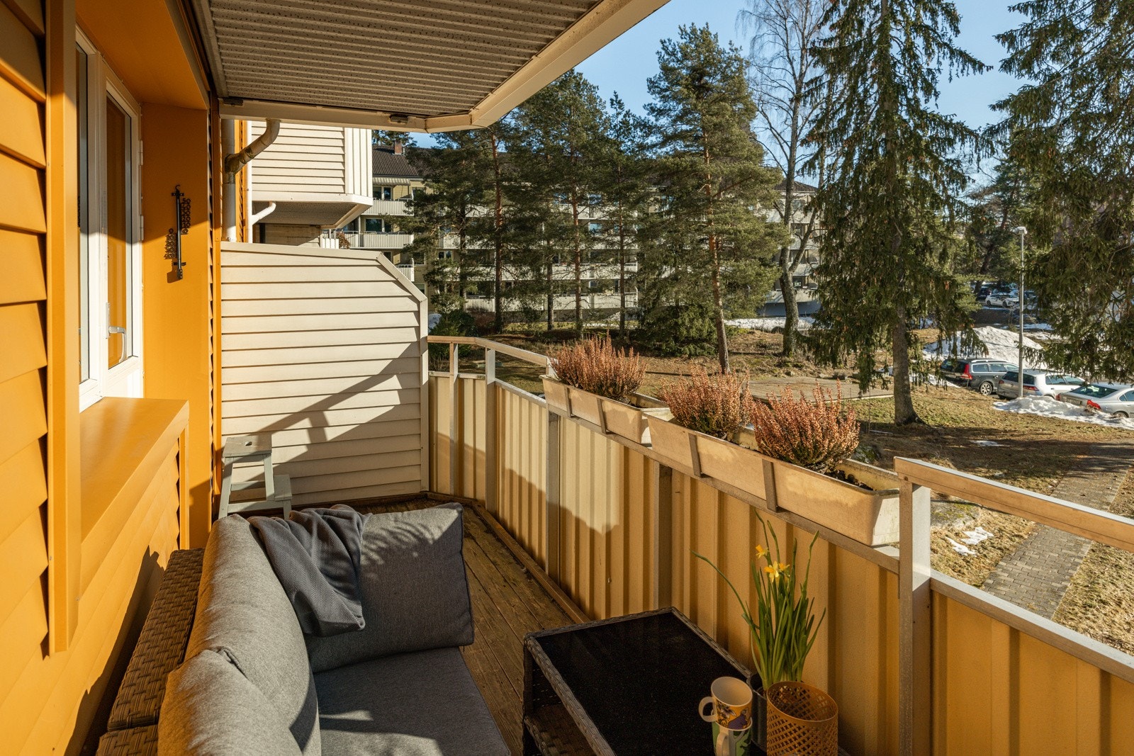 Grunnet balkongens retning opplyser selger om gode sol- og lysforhold mellom ca. 07- 17 på sommerstid. Galleribilde