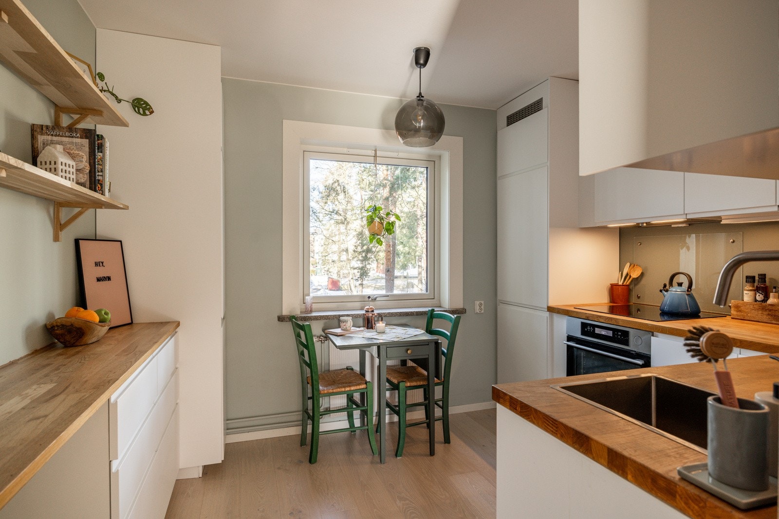 Stilrent og moderne kjøkken fra 2019. Galleribilde