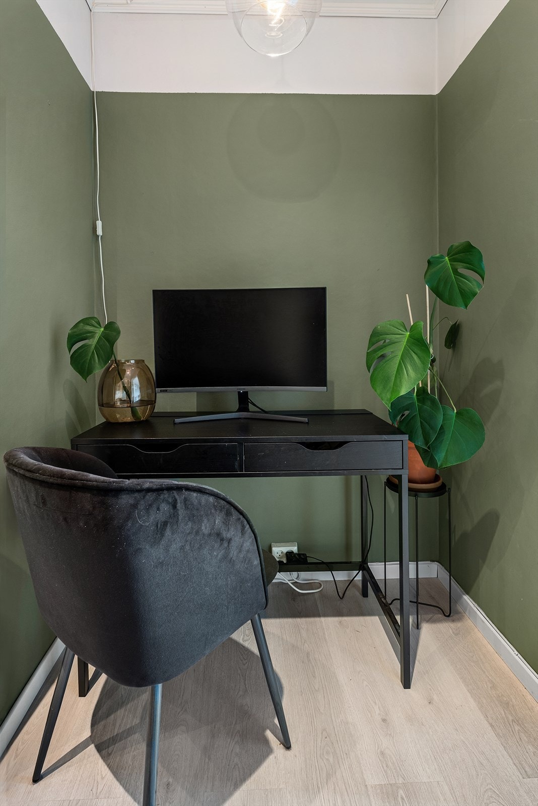 Nisje i gang som fungerer utmerket som et lite kontor Galleribilde