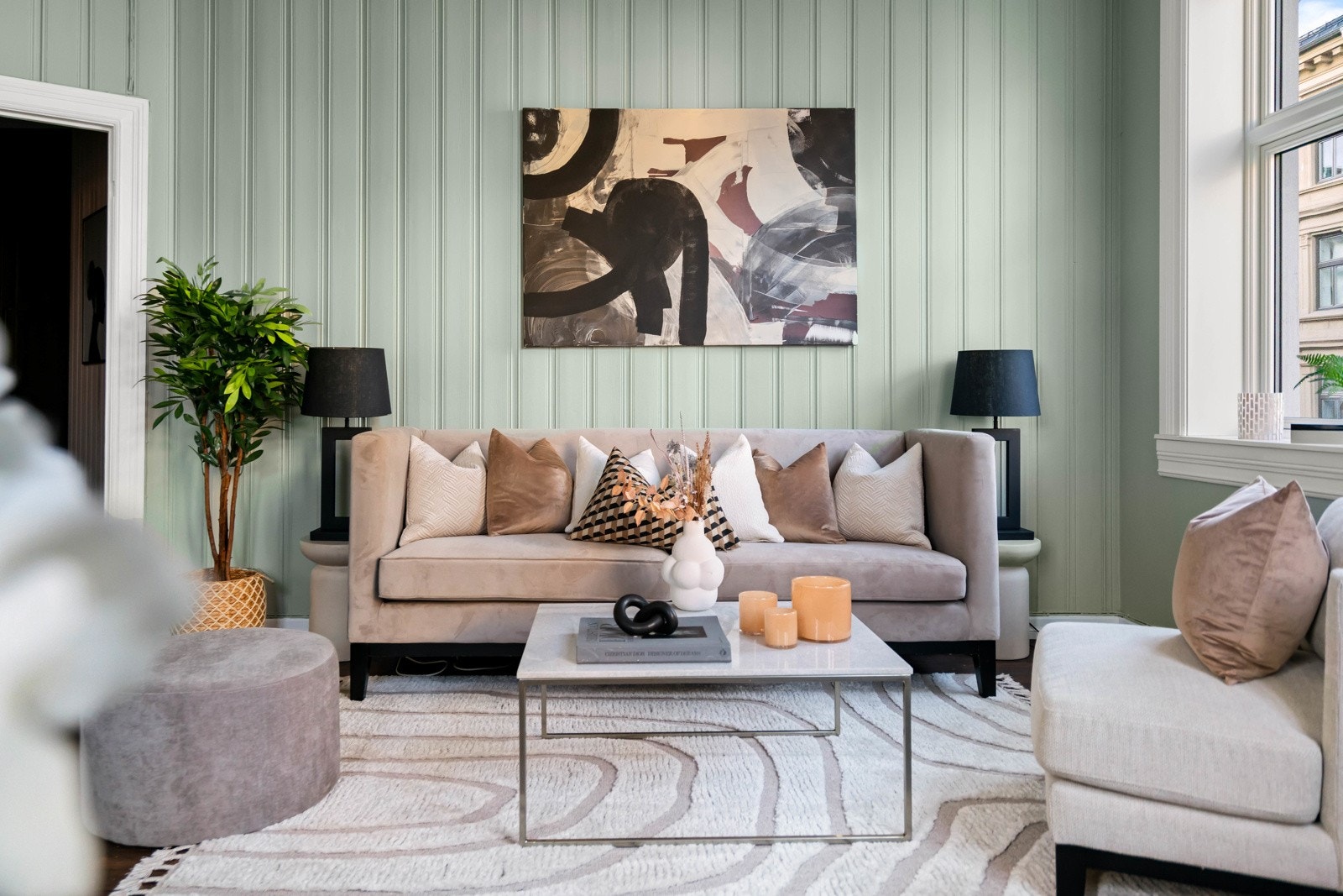 Velkommen til Schleppegrells gate 17B - klassisk 2-roms selveier med originale detaljer midt i smørøyet på Grünerløkka. Galleribilde