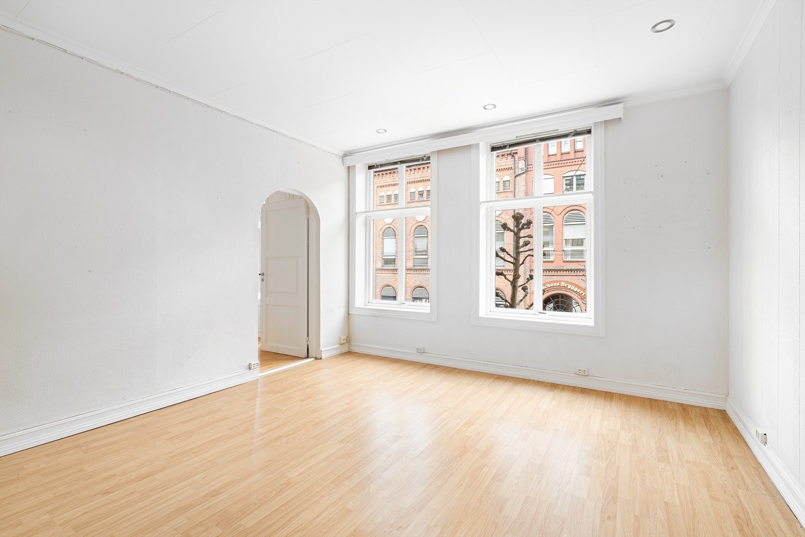 Dette er et oppussingsobjekt som gir deg muligheten til å skape ditt drømmehjem fra bunnen av. Med litt kreativitet og gode ideer kan du forvandle boligen til et moderne og stilfullt hjem som passer akkurat dine behov og ønsker. Galleribilde